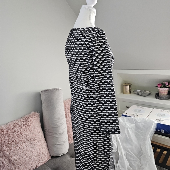 Dress - Picture 2 of 4